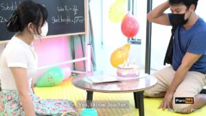 คลิปหลุดพม่า เย็ดสดครูสอนพิเศษหุ่นโคตรดี ซอยหีแตกในคาห้องเรียน